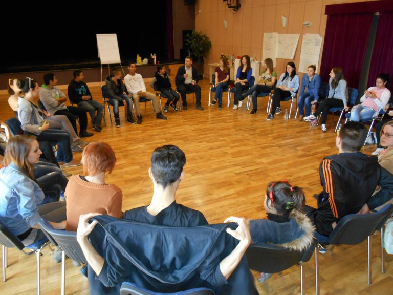 2007. Kortárssegítés, prevenciós programok